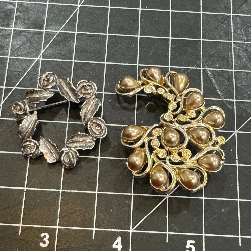Vintage Sarah Coventry Brooch Set‎ Gold Tone Faux Pearl Silver Tone Rose Wreath